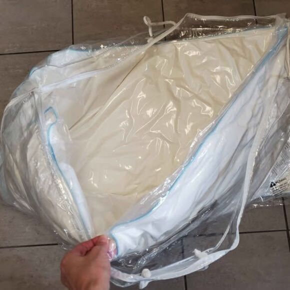 King size Pillowtex corporation pillows IHG hotels choice cotton cover polyester - Picture 10 of 10